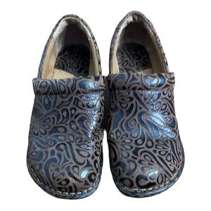 b.o.c. Born Concept Peggy Clog Brown Paisley Leather Shoe Office Women’s Size 8